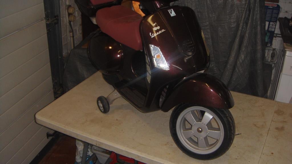 VESPA PIAGGO ELEKTRISCHE SCOOTER VOOR KINDEREN, Fietsen en Brommers, Scooters | Piaggio, Ophalen, Gebruikt