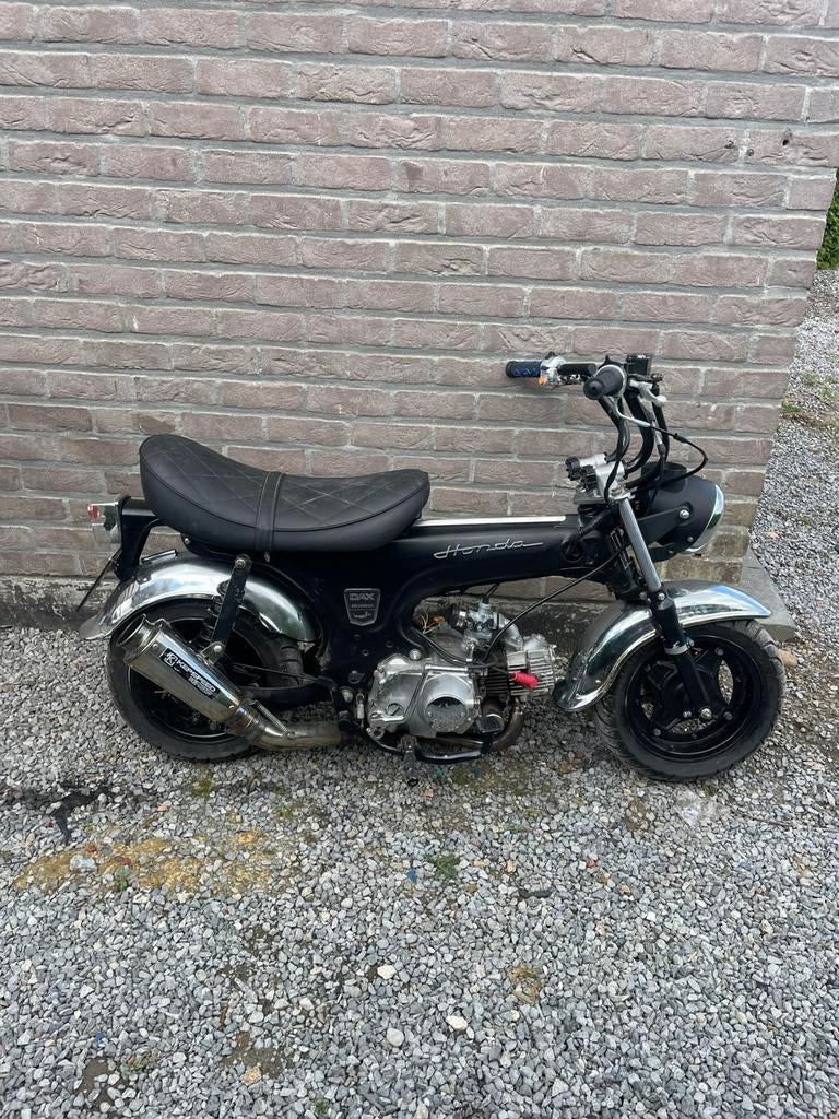 Dax a klasse met papieren, Fietsen en Brommers, Ophalen, Zo goed als nieuw