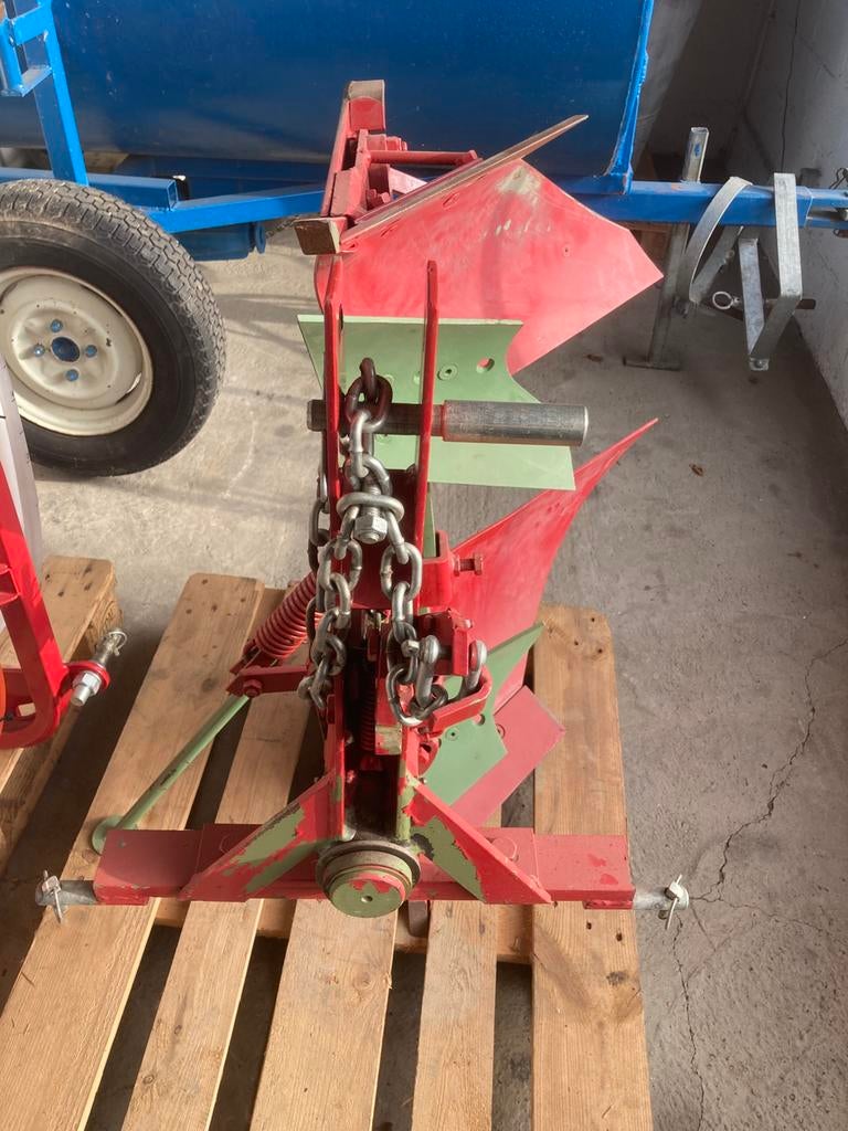 1 schaar ploeg Steeno met automatische wenteling, Ophalen, Akkerbouw, Grondbewerking