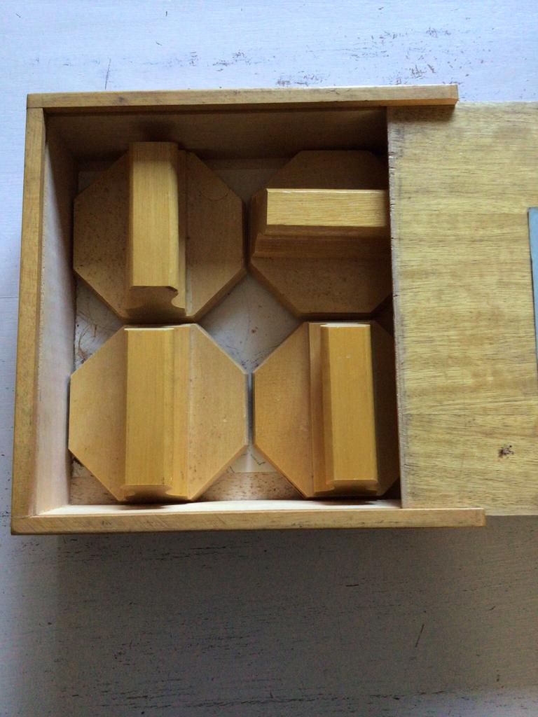 Houten kistje met 4 schoolstempels, Antiek en Kunst, Ophalen of Verzenden