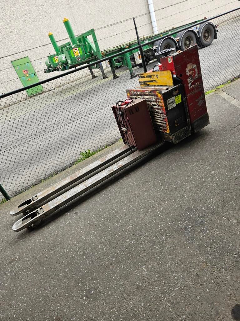 Elektrische transpallet met lader Lange vorken, Enlèvement
