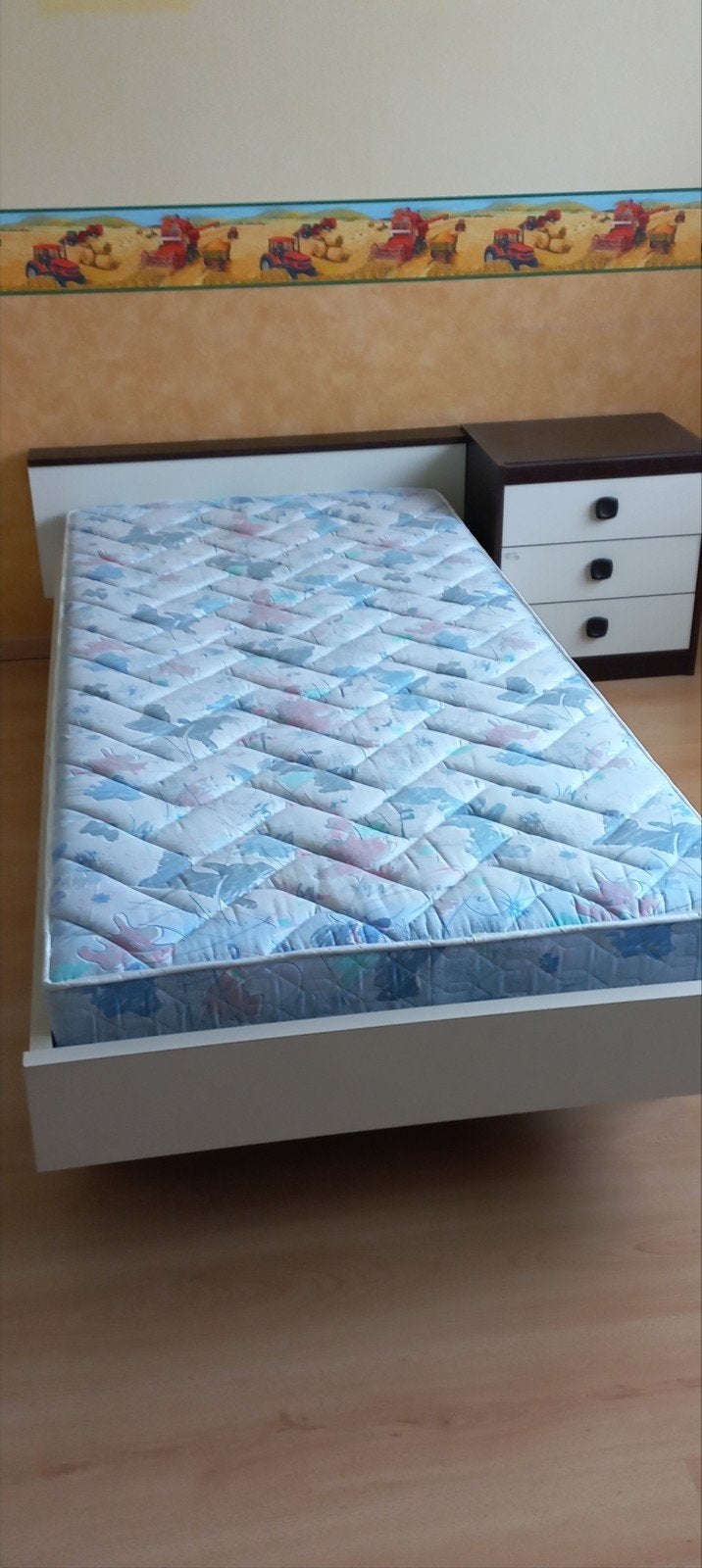 Eenpersoonsbed met bijpassend nachtkastje, Ophalen