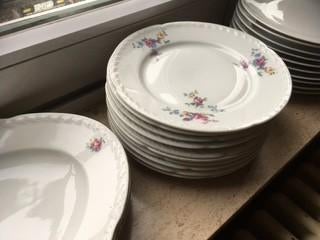vintage servies set voor slechts 59 euro reeds verpakt, Antiek en Kunst, Antiek | Servies compleet, Ophalen