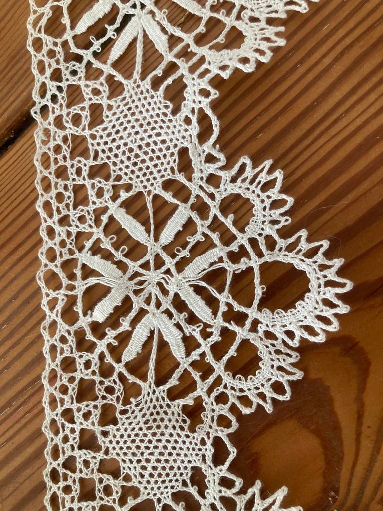 2 bobines de Cluny, côté, 1,65 m sur 9 cm/60 cm sur 4 cm, Hobby & Loisirs créatifs, Dentelle, Envoi, Comme neuf