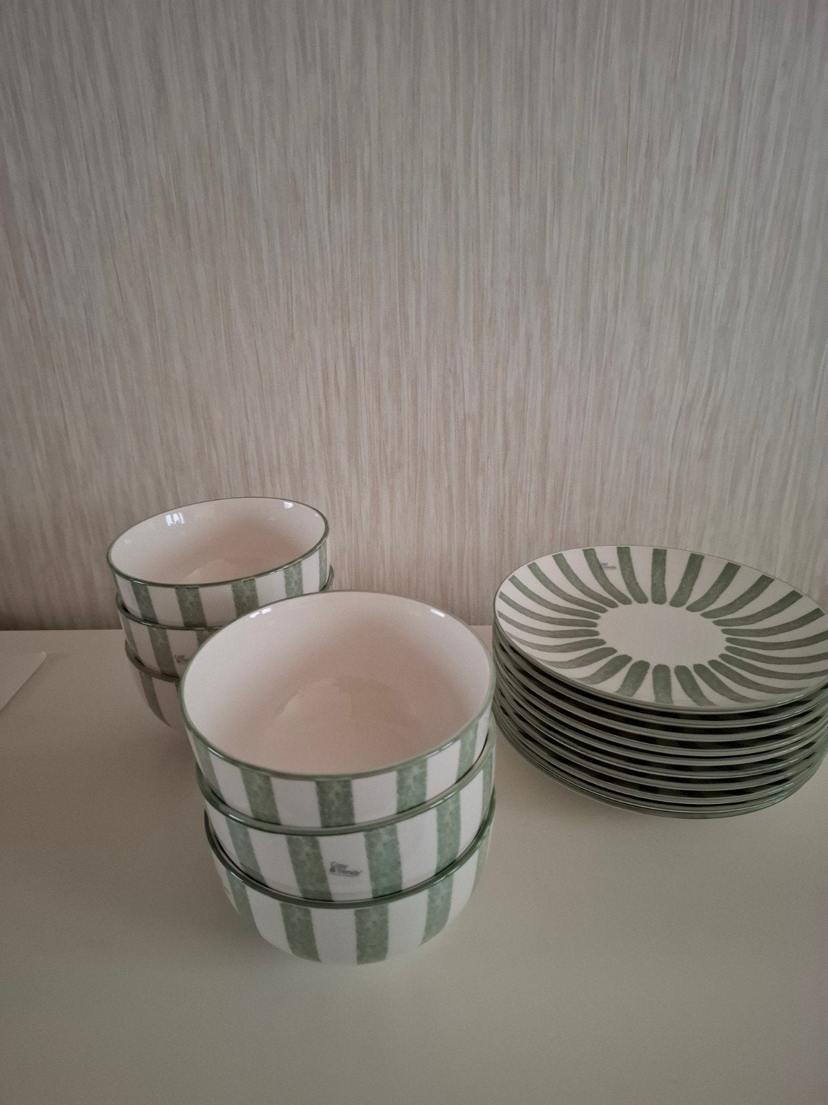 borden en kommetjes van Cosy Home, Huis en Inrichting, Keuken | Servies, Ophalen, Overige merken, Nieuw, Bord(en)