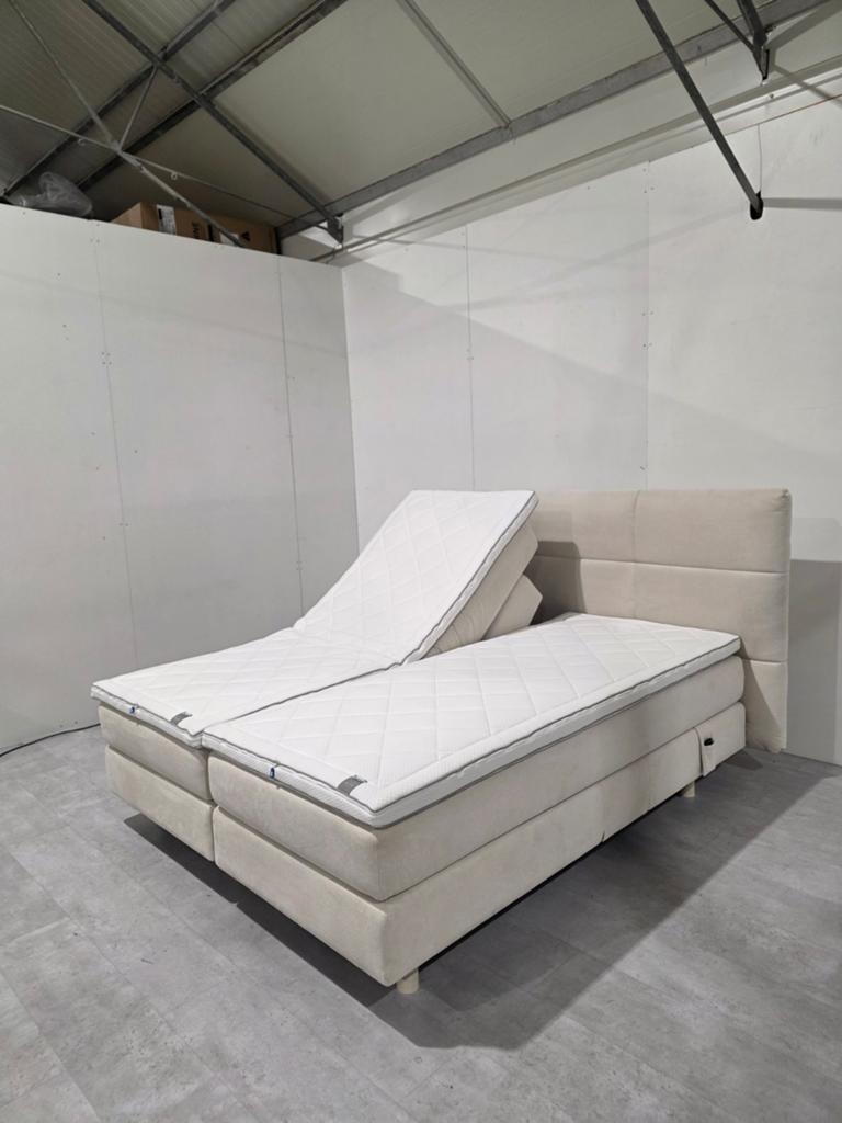 Showroom Auping Boxspring 180x210 Elektrisch, Huis en Inrichting, Slaapkamer | Boxsprings, 210 cm, Beige, Ophalen of Verzenden