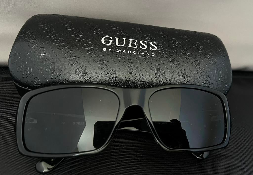 Guess by Marciano Zonnebril met etui en doekje, Verzenden, Zo goed als nieuw, Zwart, Bril