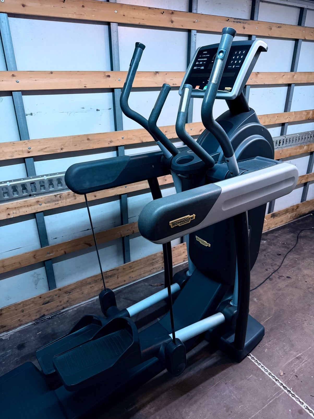 TECHNOGYM EXCITE 700 LED VARIO CROSSTRAINER / STEPPER, Enlèvement ou Envoi, Comme neuf