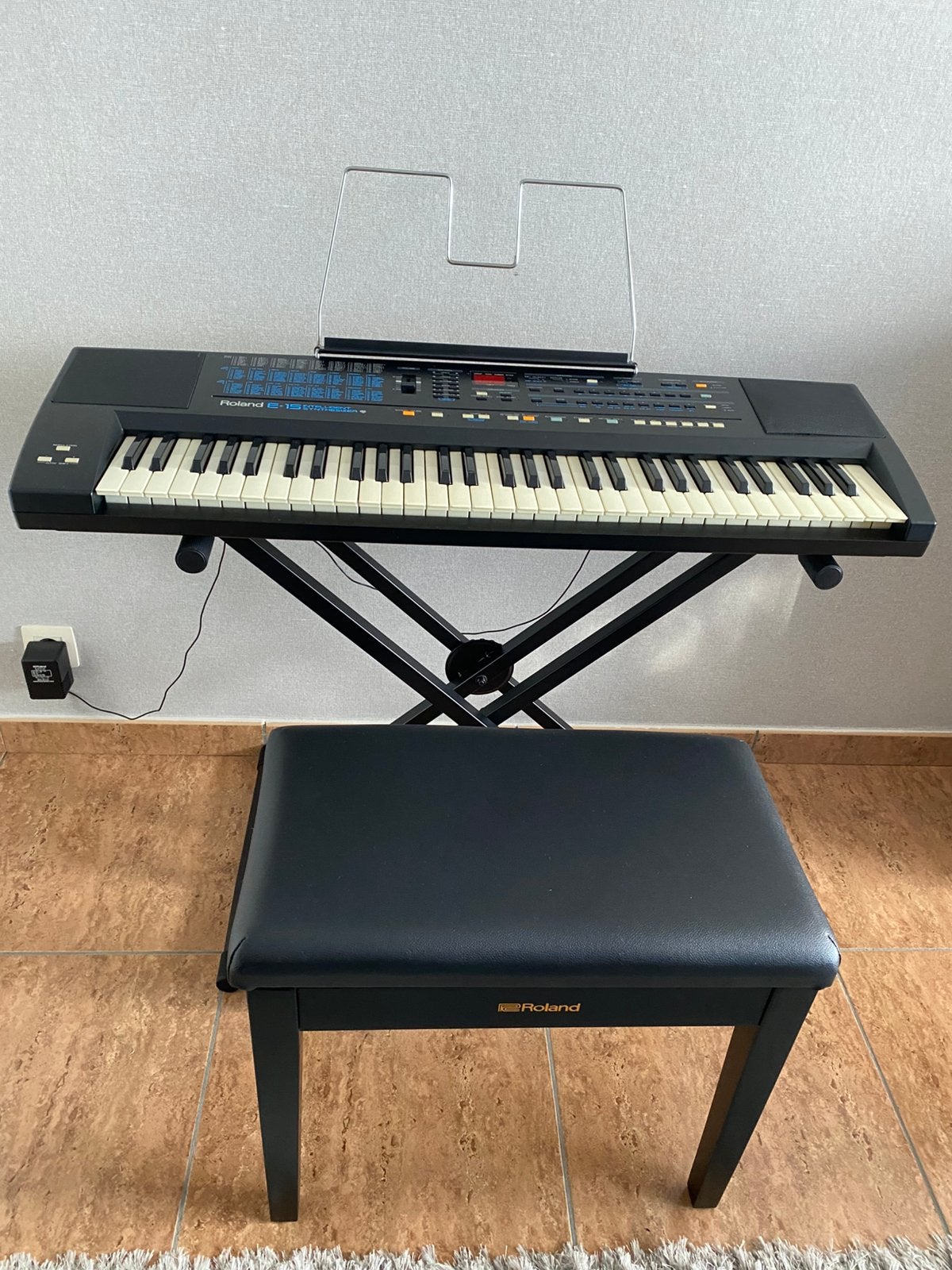 Roland E-15, 61 touches, Sensitif, Roland, Comme neuf