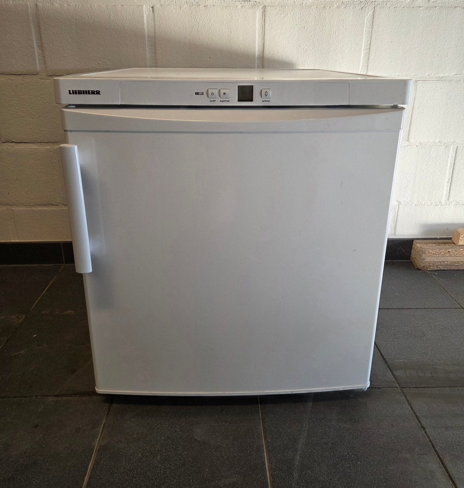 Liebherr diepvriezer - klein model, Elektronische apparatuur, Vriezers en Diepvrieskisten, Gebruikt, Minder dan 85 cm, Minder dan 60 cm