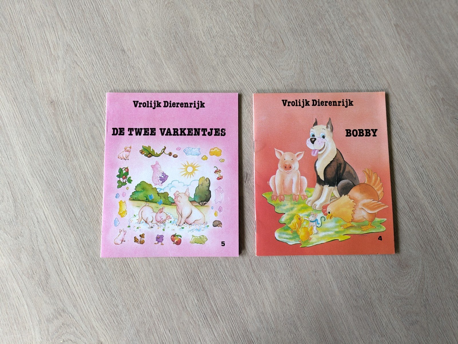 Les deux cochons. Bobby., Garçon ou Fille, Enlèvement ou Envoi, Comme neuf, Contes (de fées)