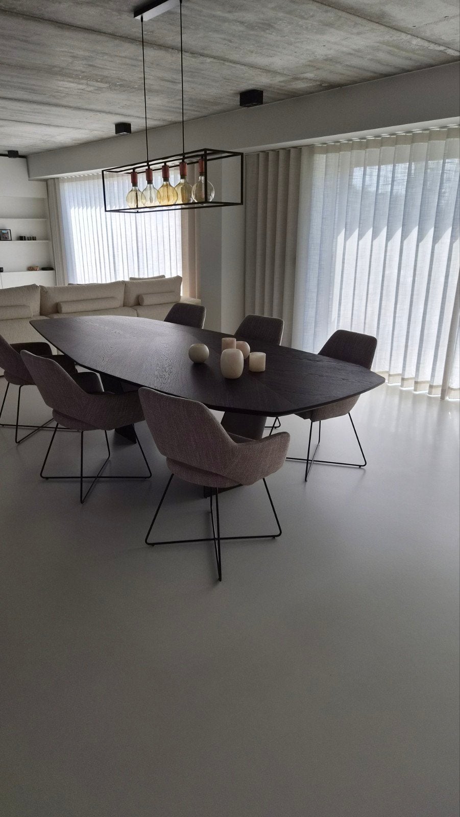 Nouvelle chaise de salle à manger, Enlèvement