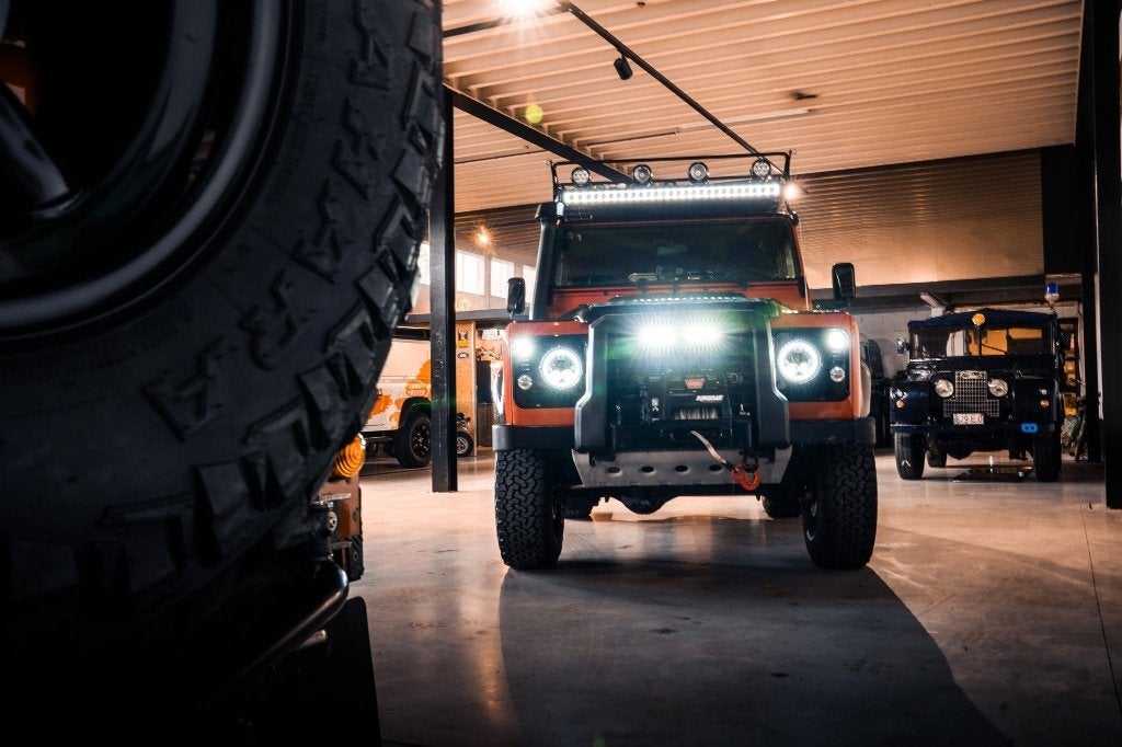 LAND ROVER DEFENDER 90 ADVENTURE EDITION 1 SUR 600., Autos, Cuir, Euro 5, Achat, Entreprise