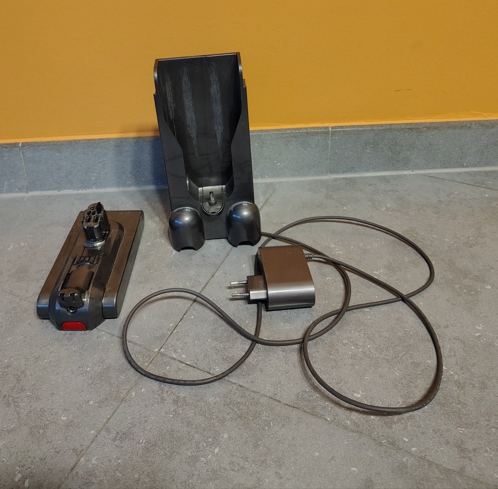 Batterij en oplaadstation Dyson, Elektronische apparatuur, Ophalen of Verzenden, Oplaadstation, Steelstofzuiger, Dyson