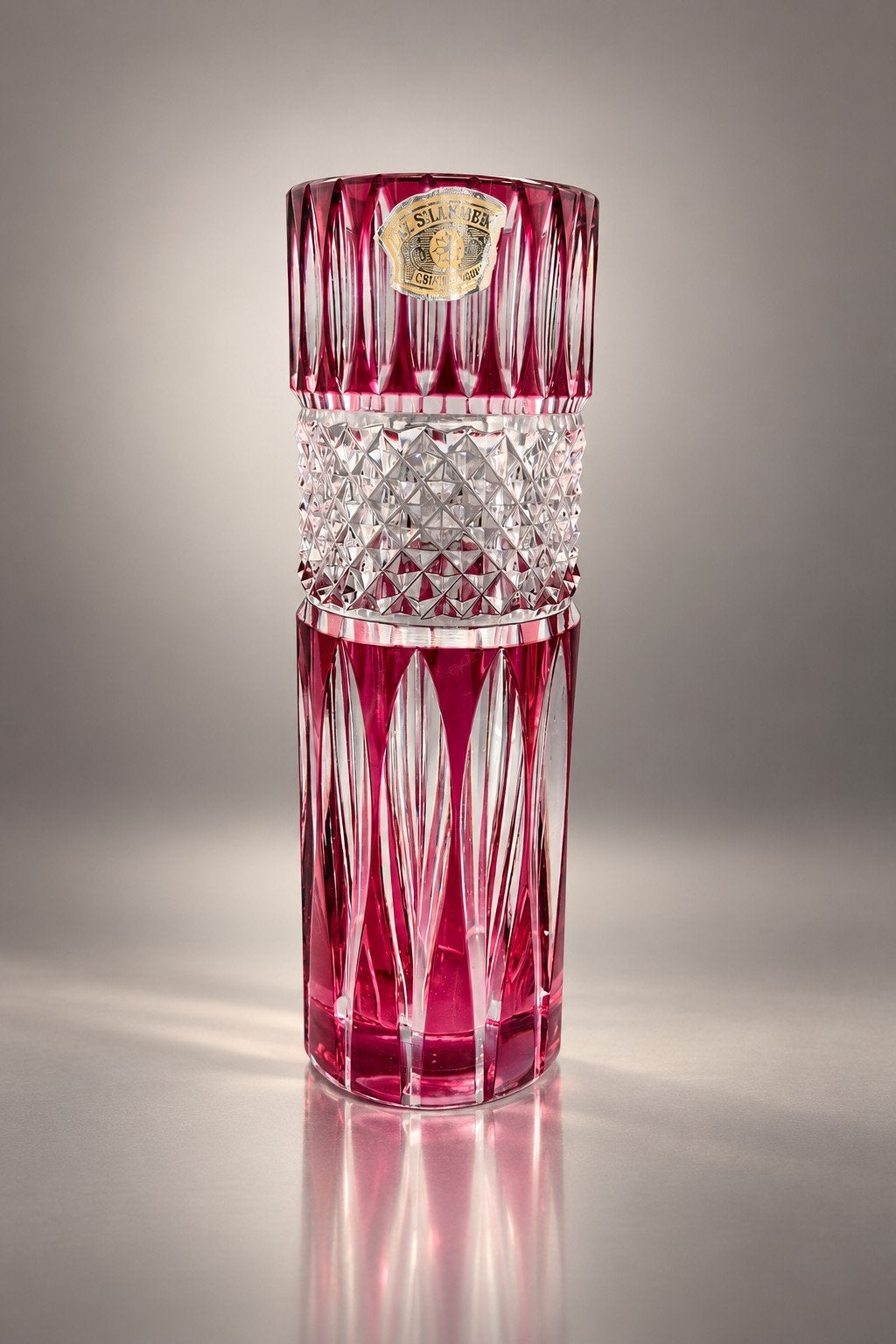 Vase Val Saint Lambert cristal rouge taillé 27,5 cm, Enlèvement ou Envoi