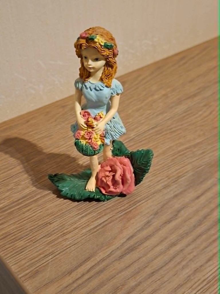 Decoratief beeldje : Meisje met bloemen, Ophalen of Verzenden, Zo goed als nieuw, Mens