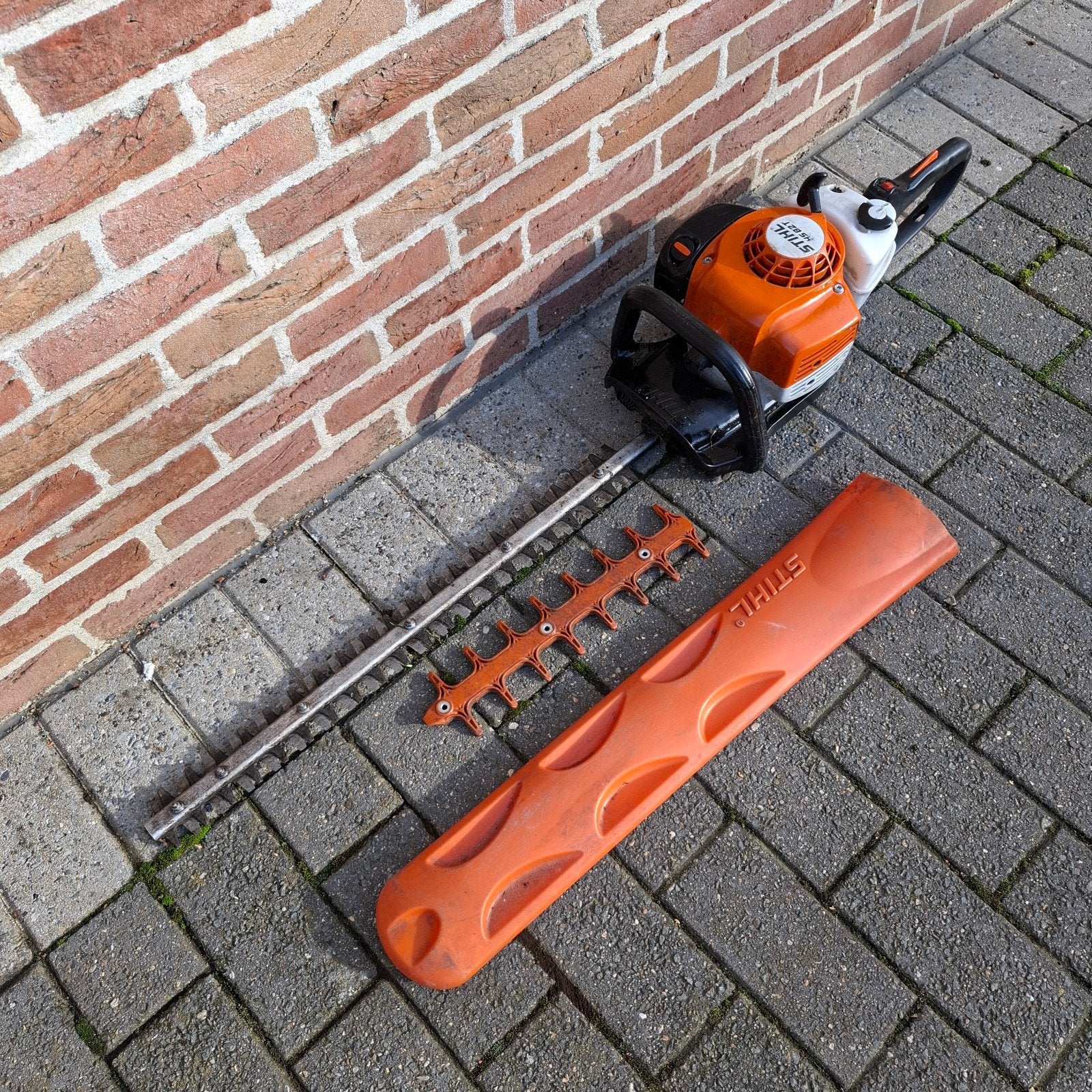 haagschaar stihl HS 82T, Ophalen