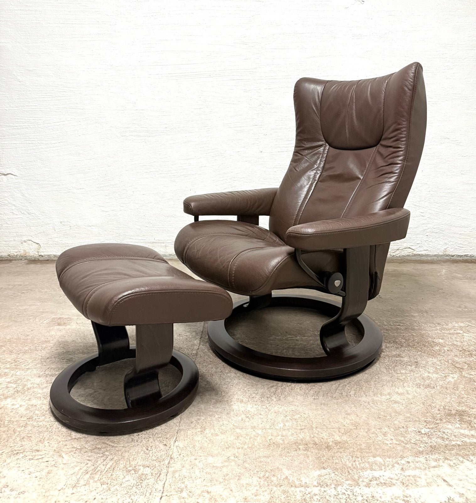 Fauteuil design scandinave | Stressless | Repose-pieds, Maison & Meubles, Fauteuils, 75 à 100 cm, Comme neuf, Enlèvement, 50 à 75 cm