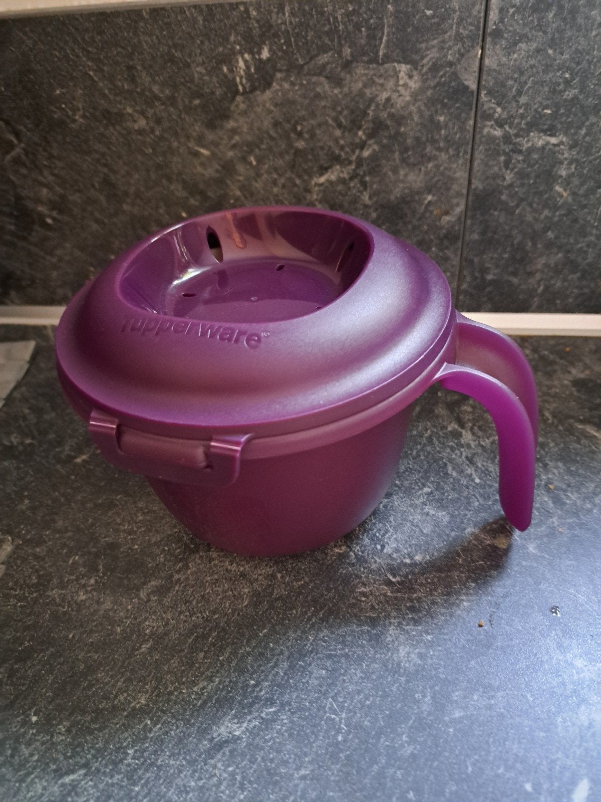 Cuiseur à riz Tupperware pour magnetron., Enlèvement, Comme neuf, Violet