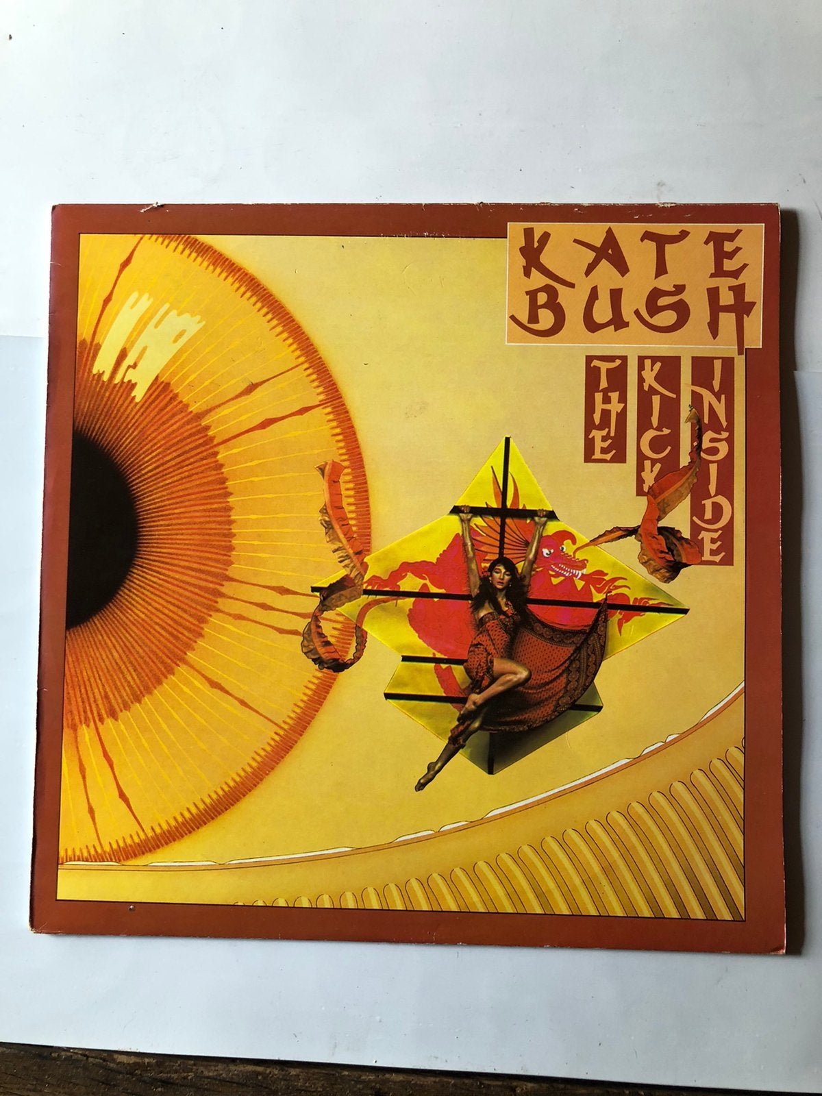 Kate Bush : the kick inside (1978), Envoi, Utilisé