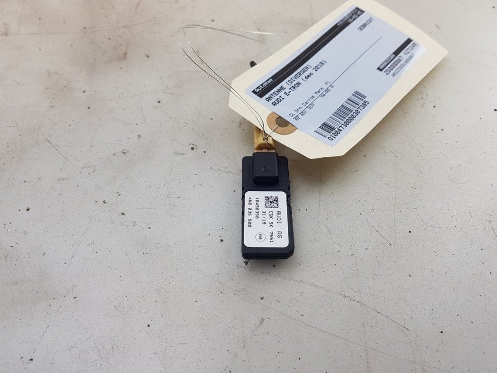 ANTENNE Audi e-tron (GEN) (01-2018/07-2023) (|4N0035500|), Auto-Union-Straße  1,
85057  Ingolstadt, DE, Info@audi.de, Audi, Utilisé