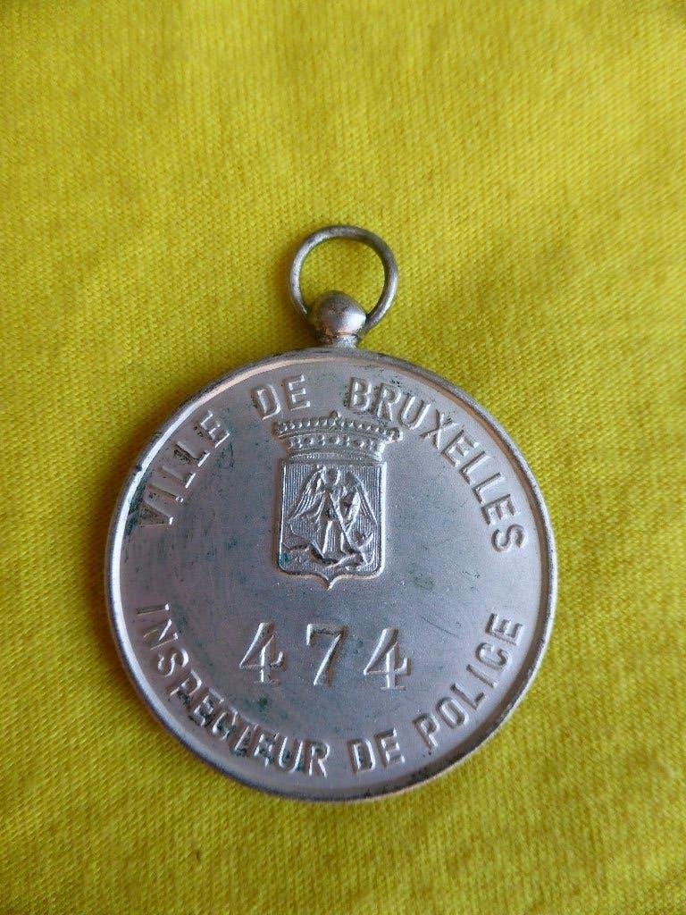 Dienstpenning Inspecteur Politie BRUSSEL (P4), Ophalen of Verzenden, Rijkswacht, Lintje, Medaille of Wings