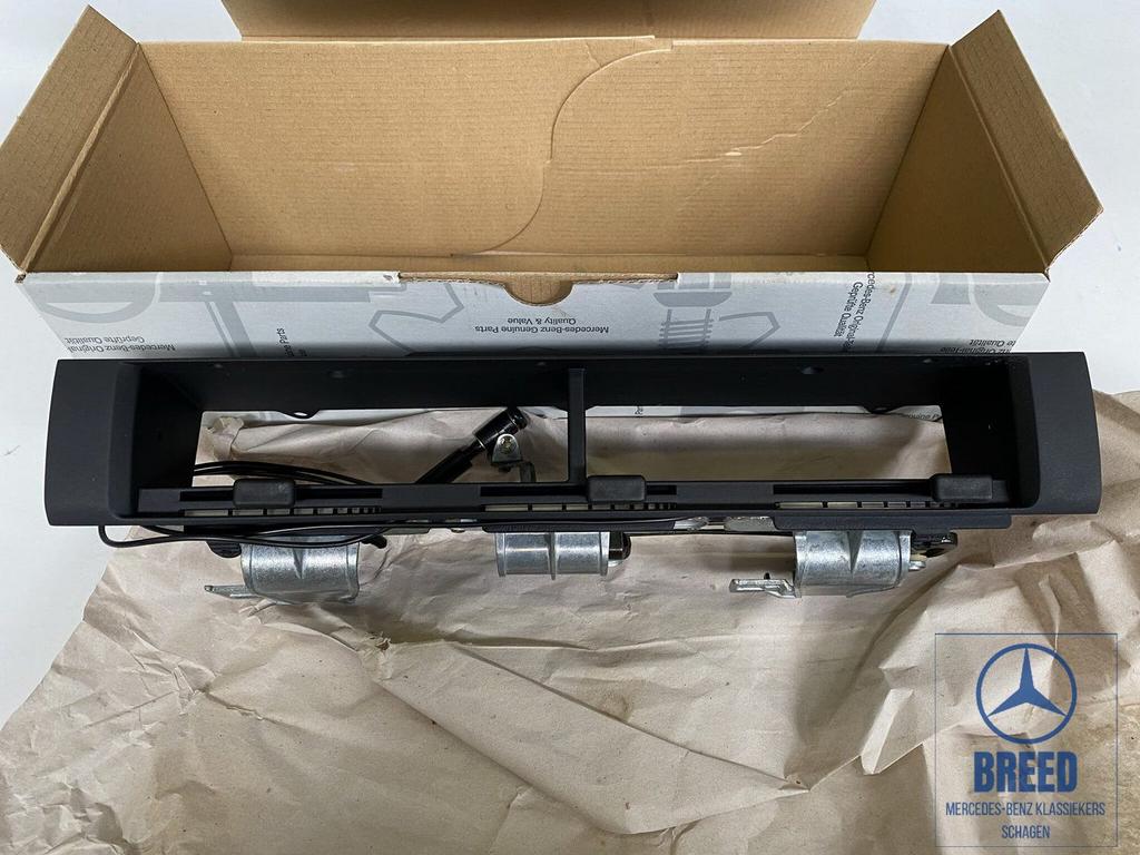 NOS raamwerk luchtrooster midden voor Mercedes-Benz W126, -, Nieuw, Ophalen of Verzenden, -