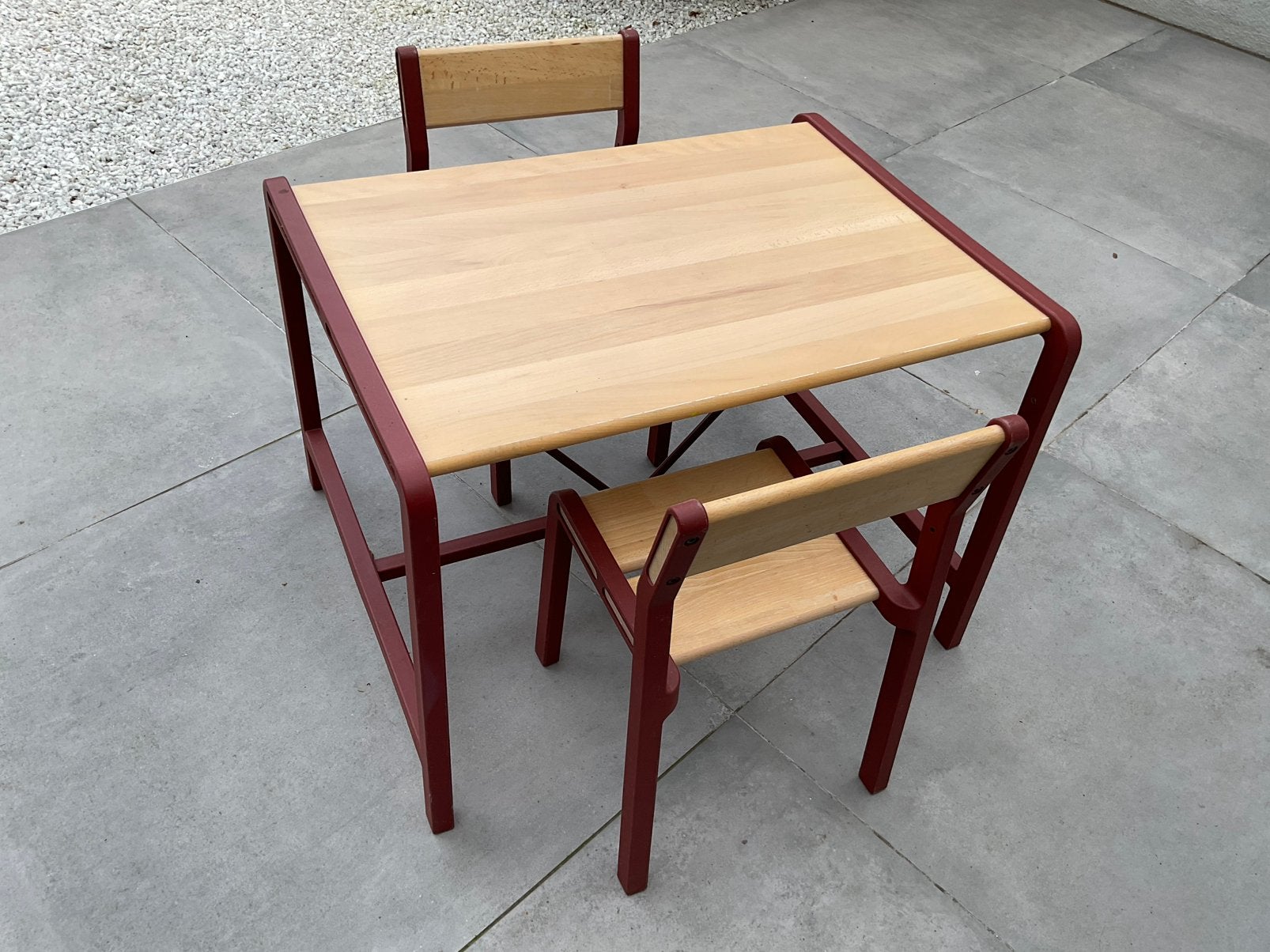 Kindertafel en 2 stoelen, leuk voor in de speelkamer., Kinderen en Baby's, Ophalen, Zo goed als nieuw