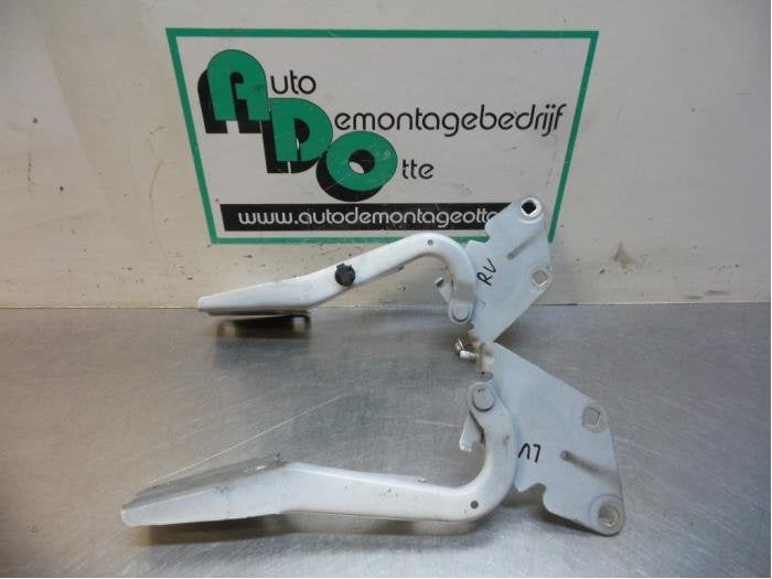 Charnière capot d'un Renault Megane (Megane 09-), Autos : Pièces & Accessoires, Renault, -, 3 mois de garantie, Utilisé