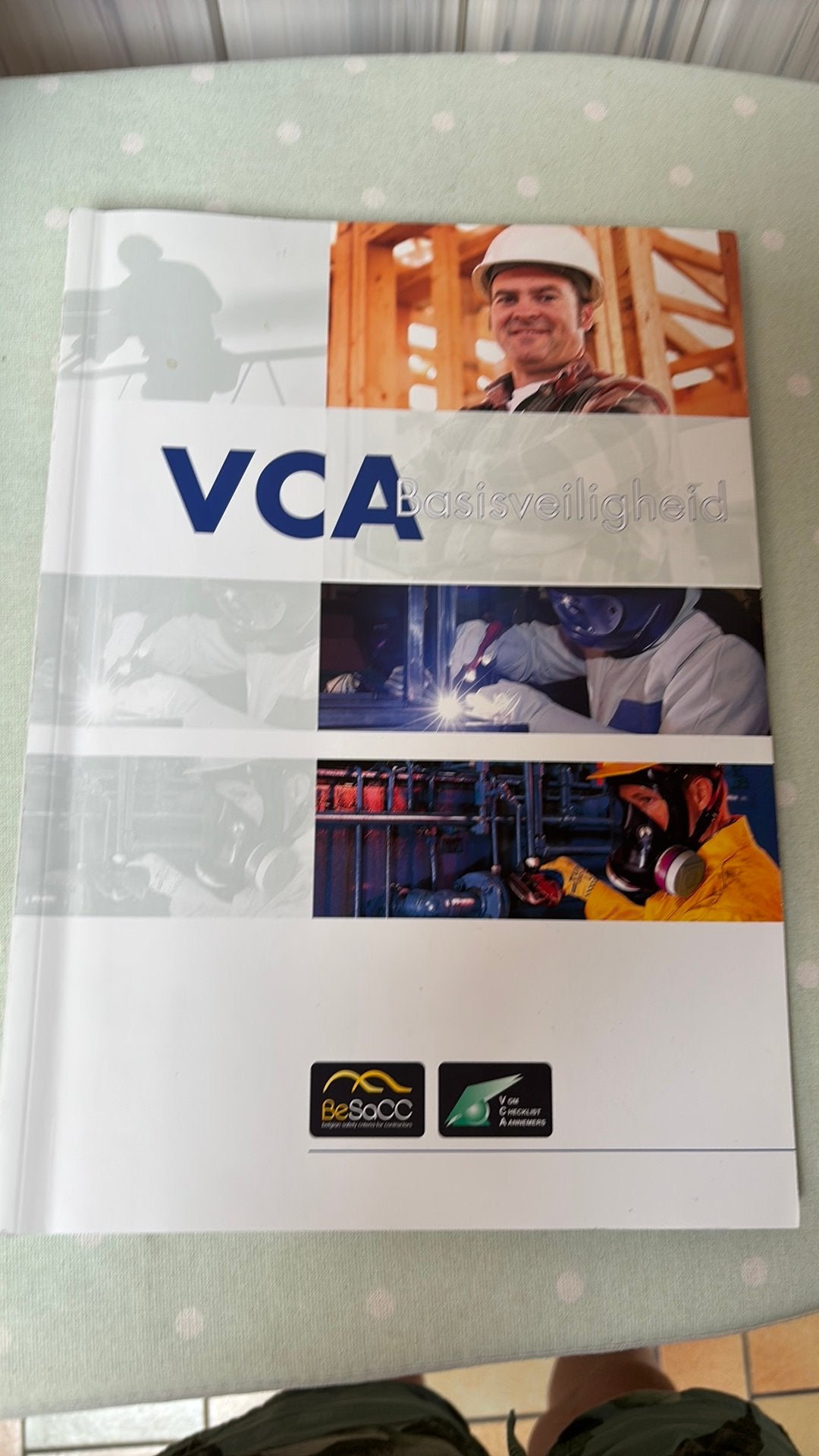 Boek VCA basisveiligheid, Boeken, Ophalen of Verzenden, Zo goed als nieuw, Niet van toepassing