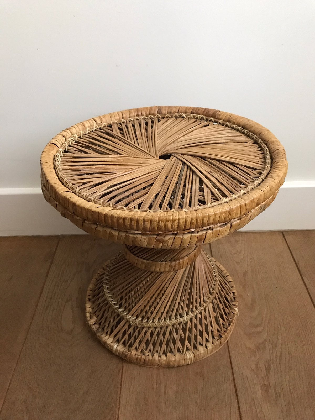 Retro vintage rieten rotan rond tafeltje bijzettafeltje, Ophalen of Verzenden