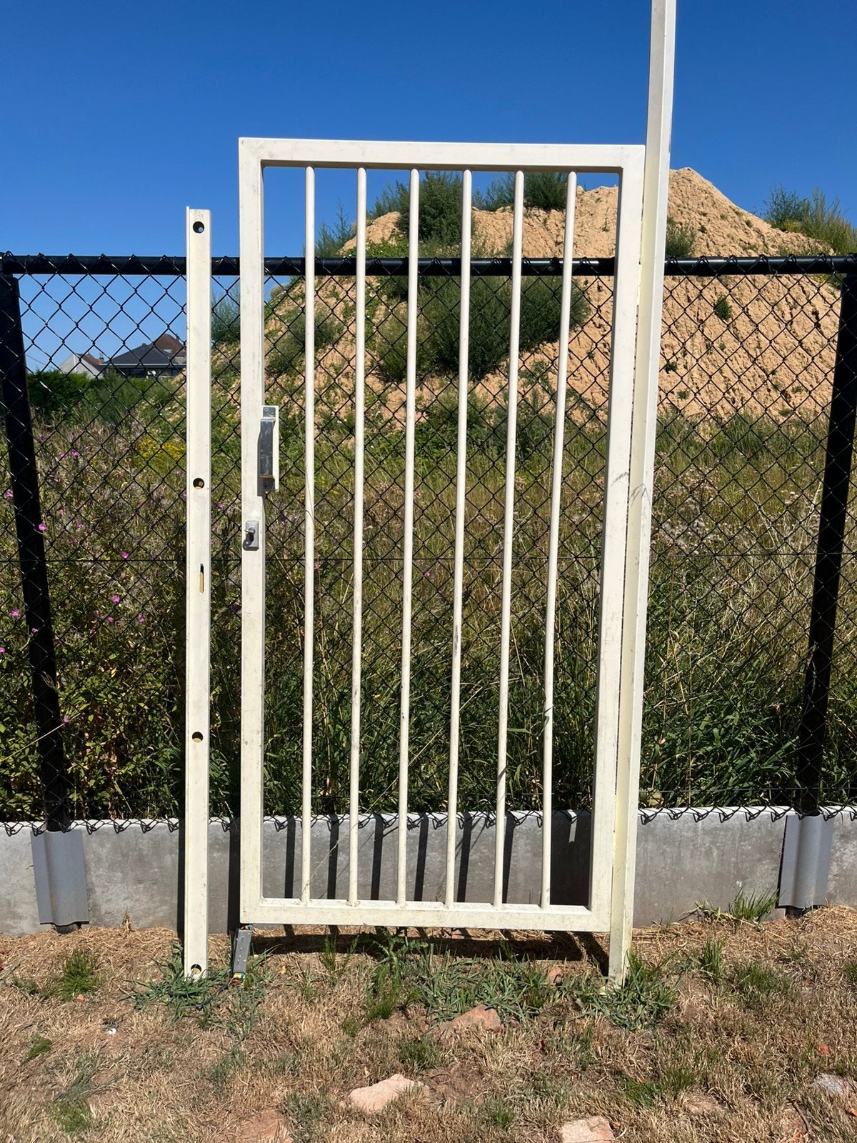Porte en métal blanc avec serrure fonctionnelle et clé, Enlèvement, Comme neuf