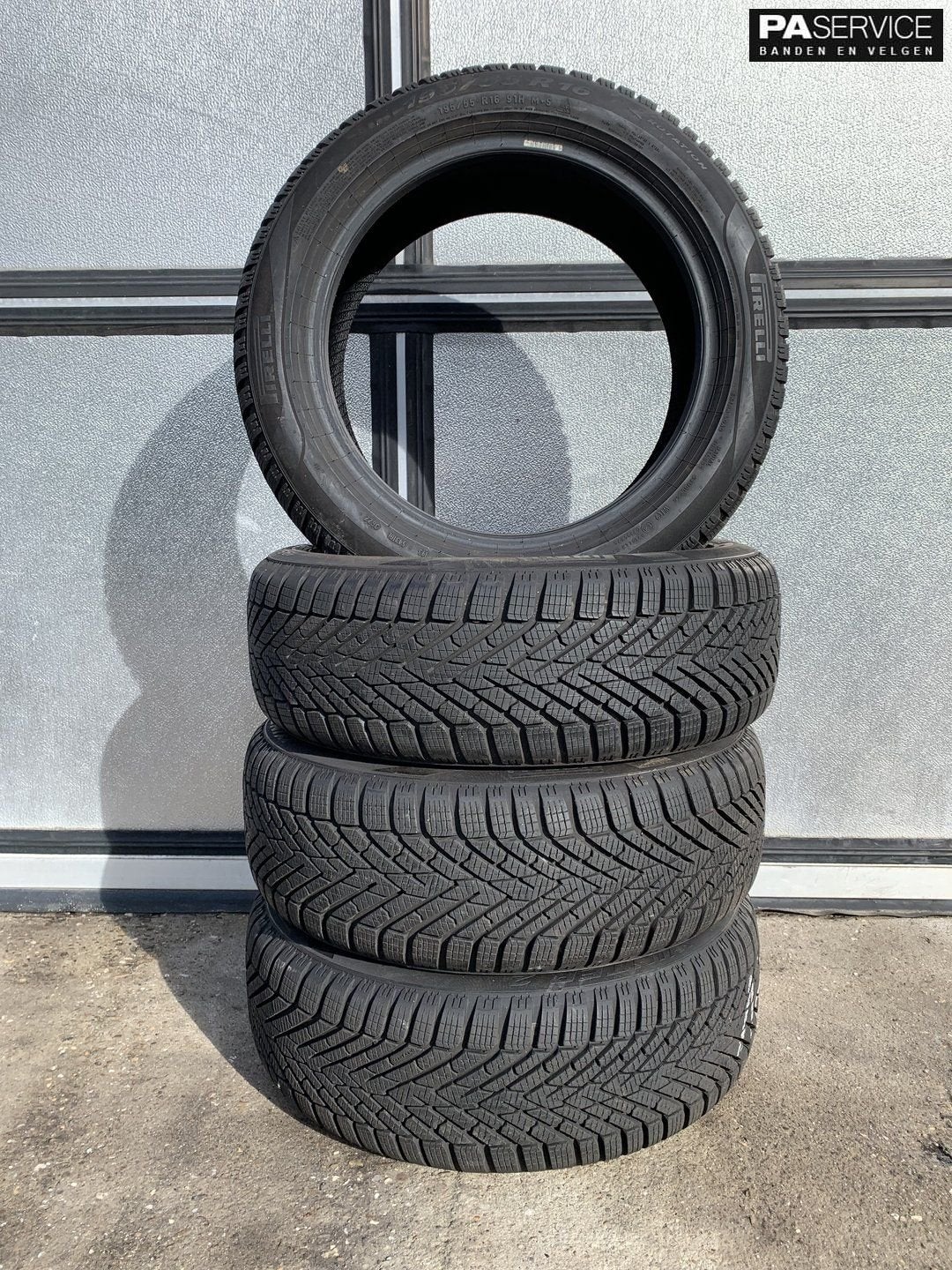 4x Pirelli 195 55 16 Winterbanden met 8.4 en 7.8 mm, Gebruikt, Velg(en), -, -