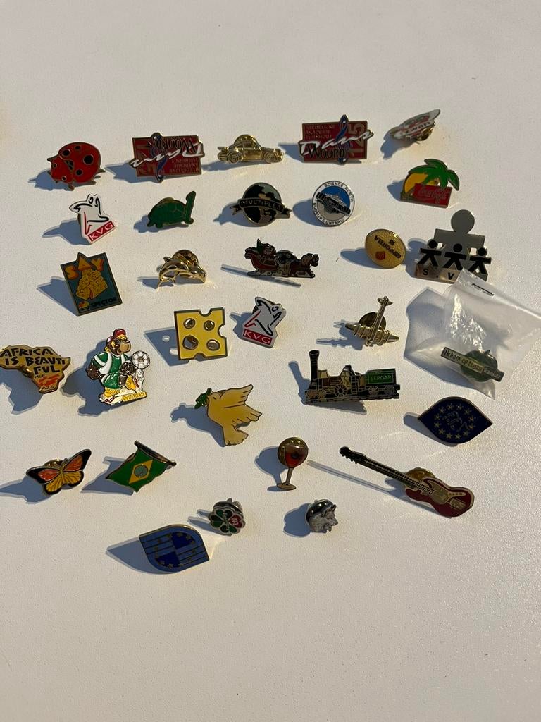 Collectie pins jaren 90, Verzamelen, Ophalen, Zo goed als nieuw