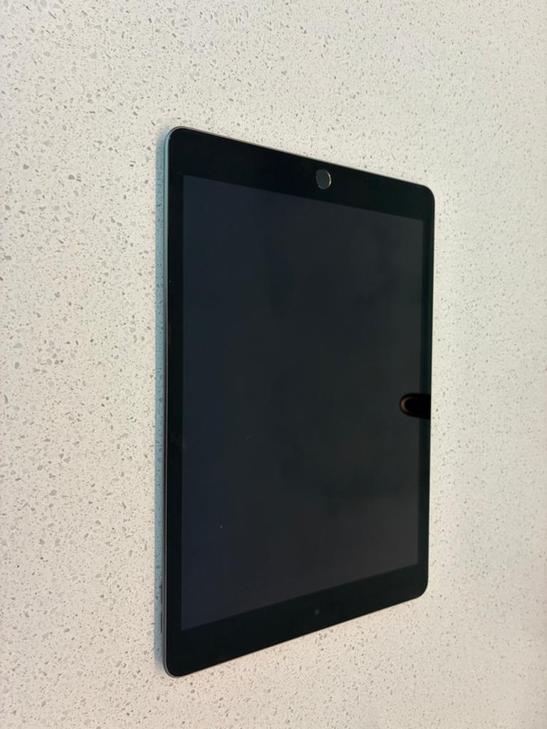 Apple iPad 9th generation, Informatique & Logiciels, Apple iPad Tablettes, Utilisé, Autres modèles, Wi-Fi, 10 pouces, 64 GB, Gris