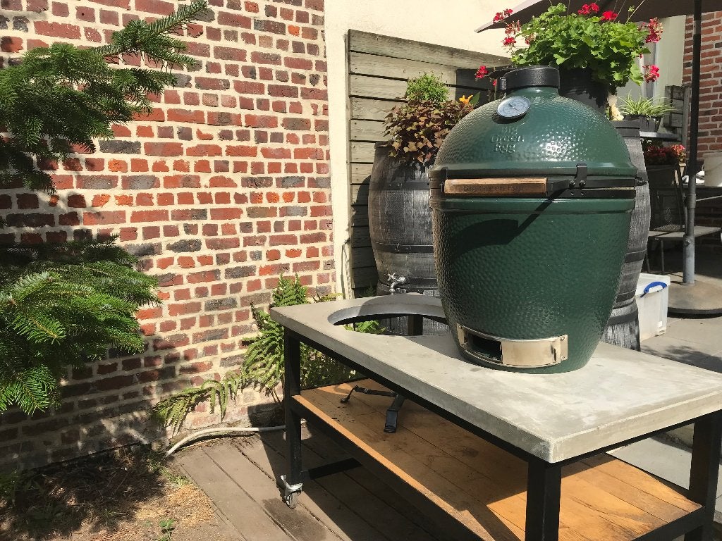 Large Big Green Egg met betonnen tafel, Tuin en Terras, Ophalen, Gebruikt, Big Green Egg, Met accessoires