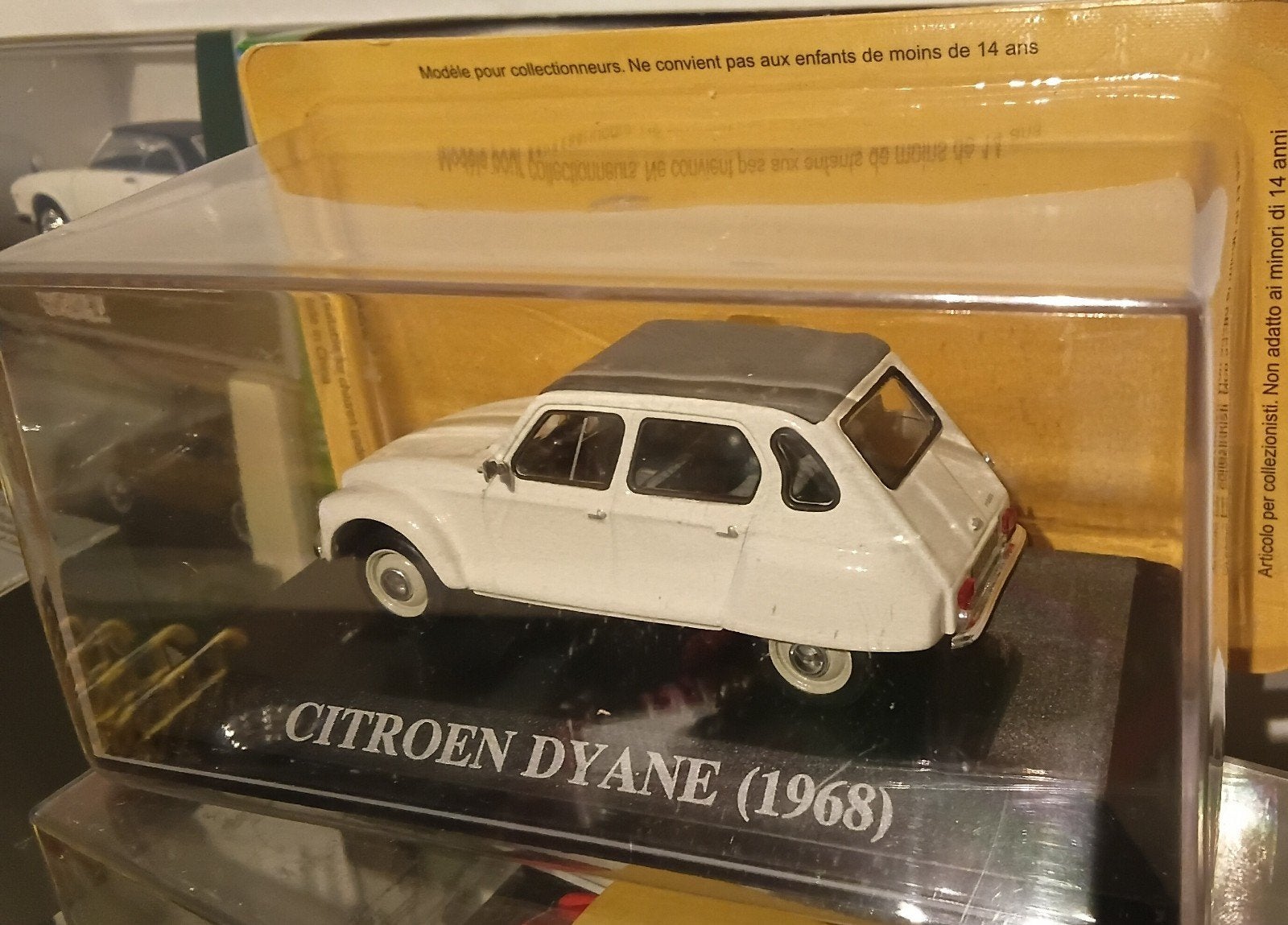 Citroën Dyane beige 1970, 1:43 dans une vitrine sous blister, Enlèvement ou Envoi