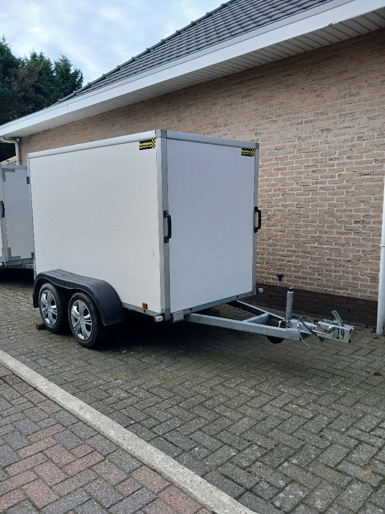 gesloten aanhangwagen, Ophalen, Zo goed als nieuw