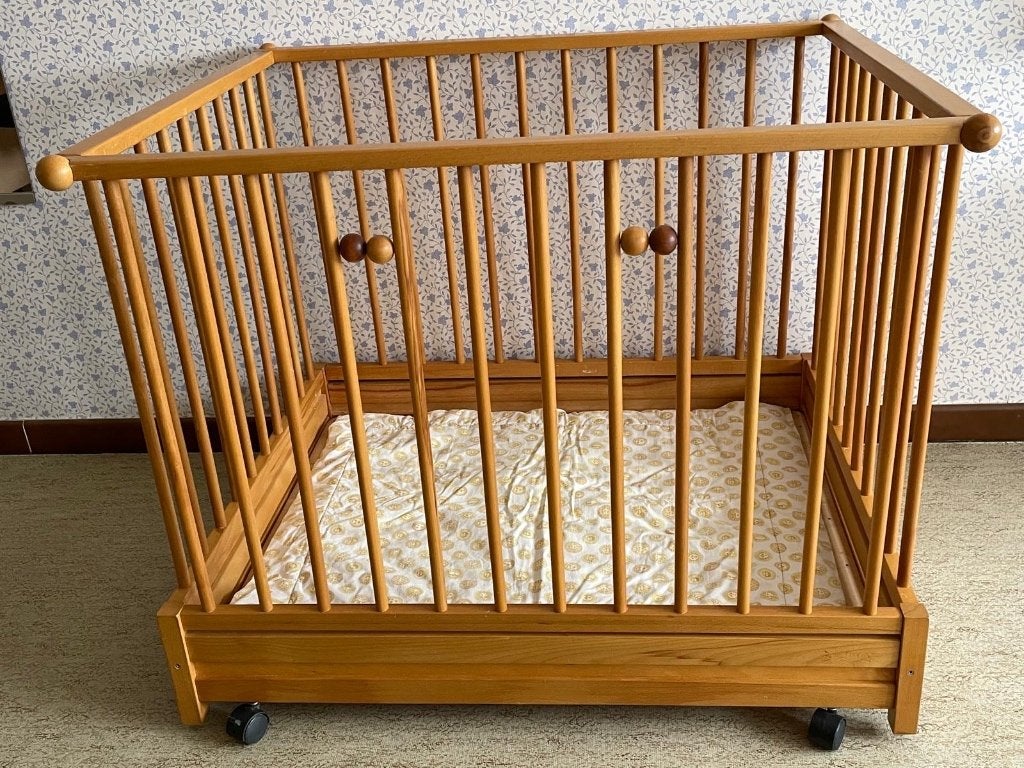 Vintage park voor baby’s., Kinderen en Baby's, Ophalen, Zo goed als nieuw, Vierkant, Wieltjes