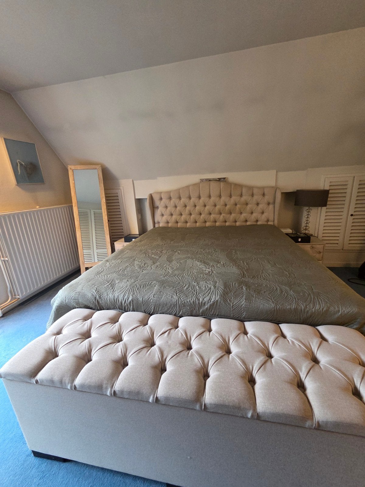 Beige bed met opbergruimte, Ophalen