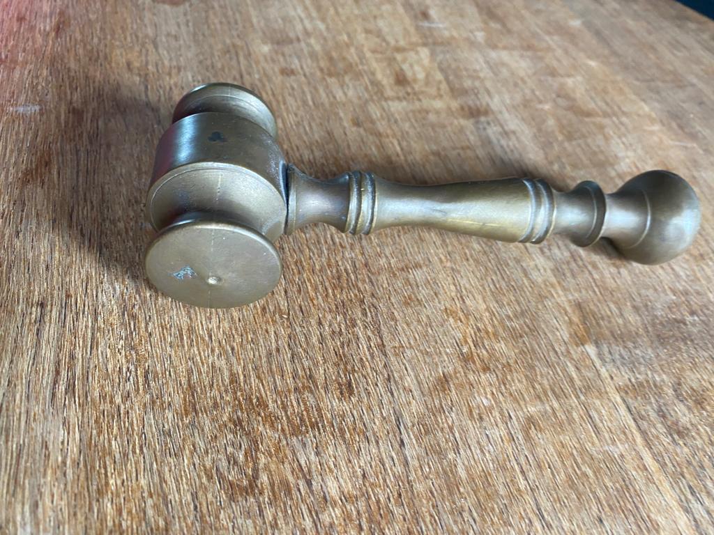 Marteau de juge laiton? bronze? 17x6,5x3,5cm vintage TB état, Envoi