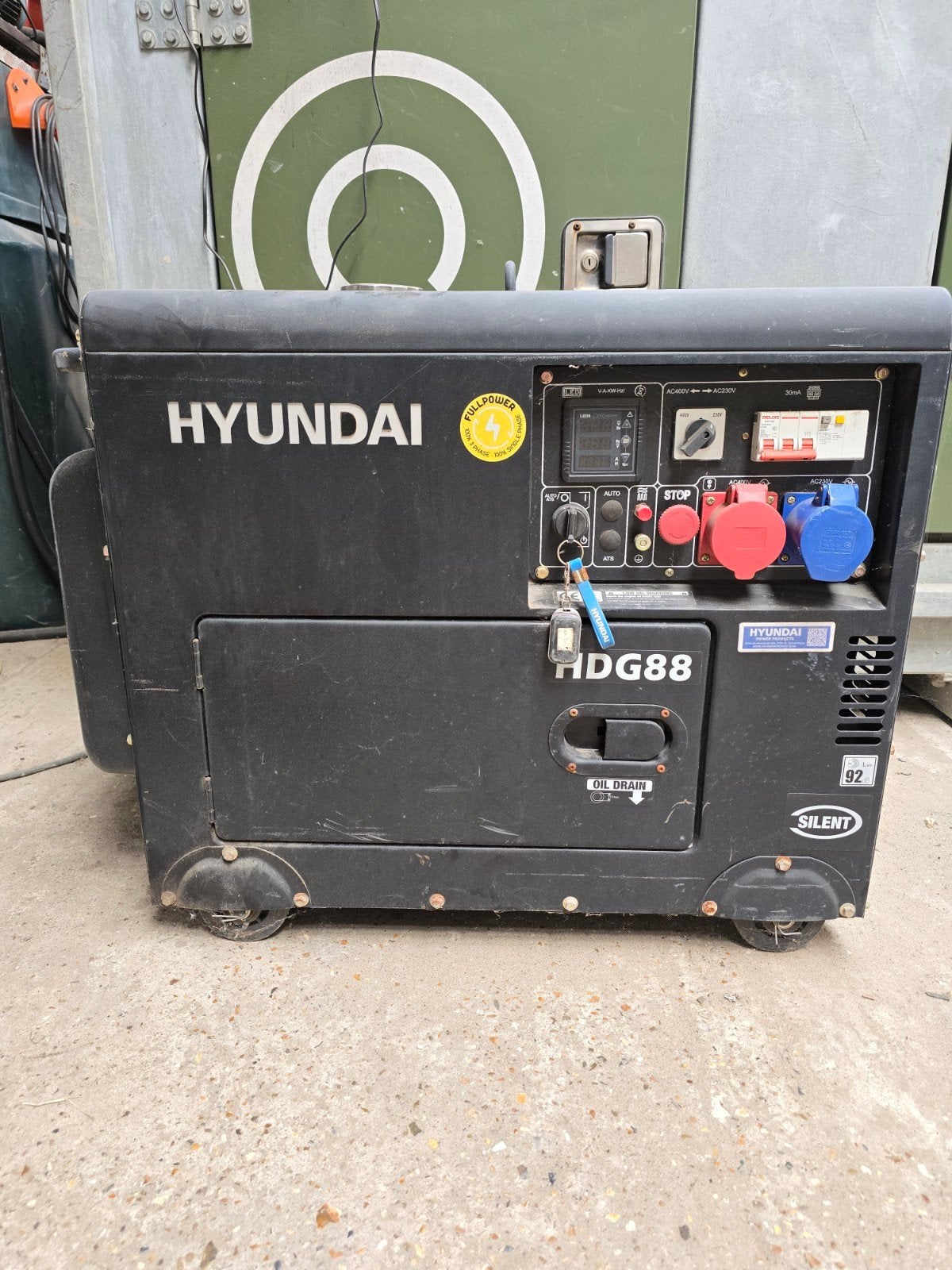 Hyundai HDG88 Diesel Generator – Stroomgroep, Doe-het-zelf en Bouw, Ophalen, Zo goed als nieuw, Dieselolie, Elektrisch startend