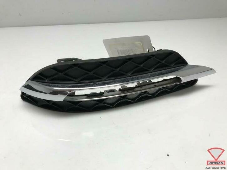 mercedes classe c w204 grille de pare chocs avant droite a20, Autos : Pièces & Accessoires, Mercedes-Benz AG, Pare-chocs, Mercedes-Benz