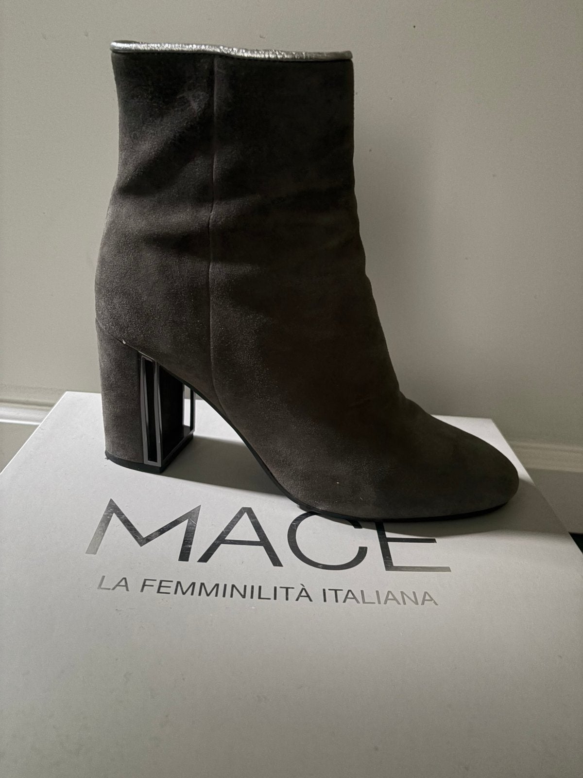 Enkellaarsjes donkergroen suede maat 39, Kleding | Dames, Schoenen, Verzenden, Zo goed als nieuw, Lage of Enkellaarzen