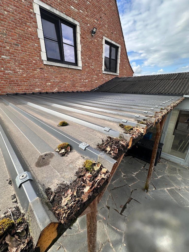 Gratis 5 metalen dakplaten af te halen, Doe-het-zelf en Bouw, Dakpannen en Dakbedekking, Ophalen, Gebruikt, Grijs, Dakplaat of Dakpanplaat