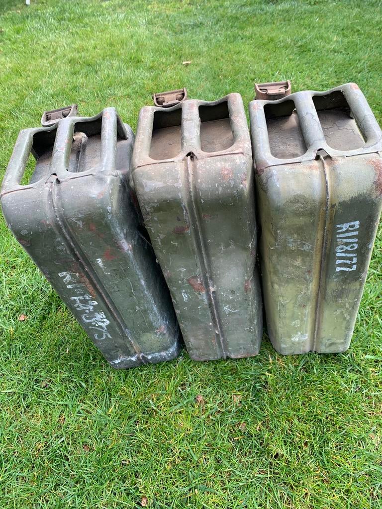 Jerrycans, Ophalen, Gebruikt