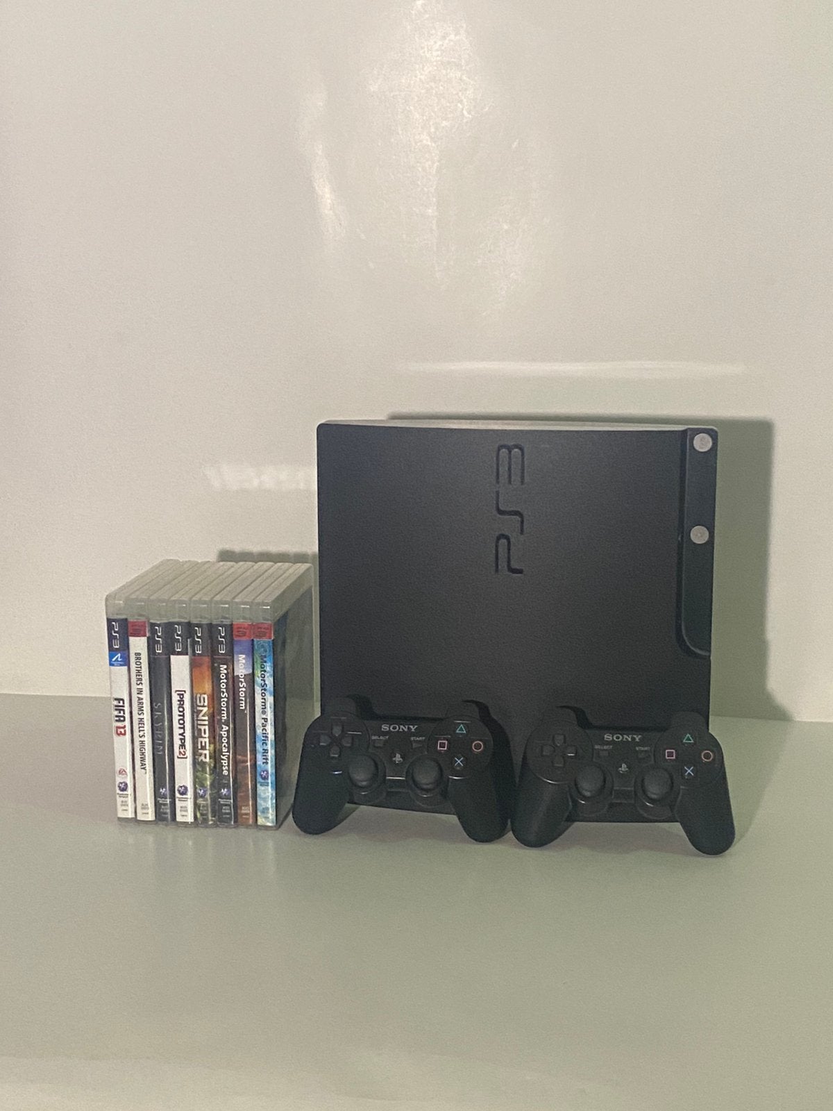 PlayStation 3 Slim 320GB + 2 Controllers + 8 Games – Complet, Games en Spelcomputers, Spelcomputers | Sony PlayStation 4, Zo goed als nieuw