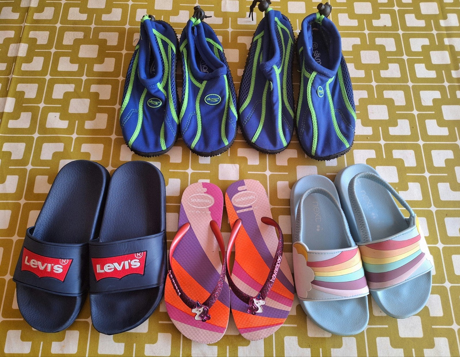 Sandales aquatiques(tailles 34 +35),tongs(tailles 32, 33+34), Enfants & Bébés, Vêtements enfant | Chaussures & Chaussettes, Enlèvement ou Envoi