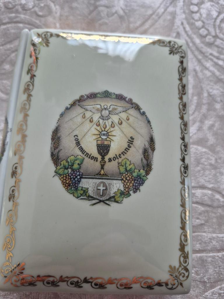 Vintage Porselein. Limoges doosje in de vorm van een misboek, Antiek en Kunst, Ophalen of Verzenden