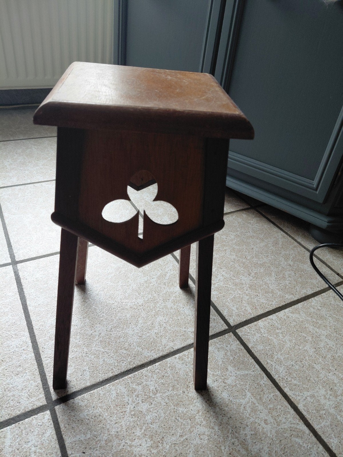 Tafeltje oud, Ophalen